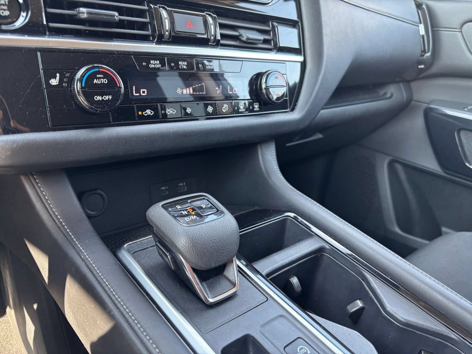 Used 2025 Nissan Pathfinder SV AWD/4WD image 40