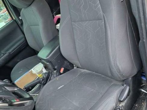 Used 2018 Toyota Tacoma TRD Off-Road image 16