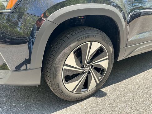 New 2026 Volkswagen Taos SE AWD/4WD image 2