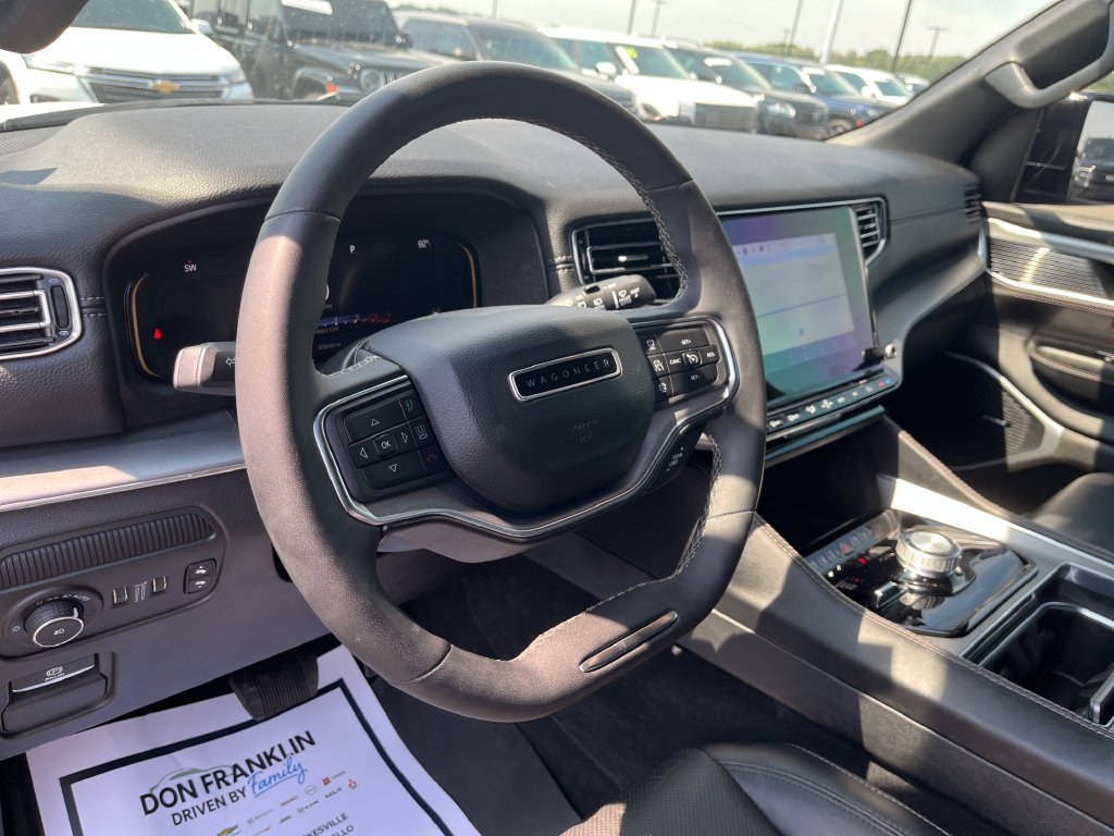 Used 2023 Jeep Wagoneer L Series II AWD/4WD image 14