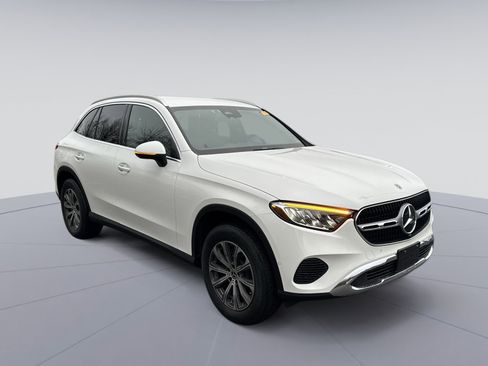 Used 2024 Mercedes-Benz GLC 300 4MATIC image 1