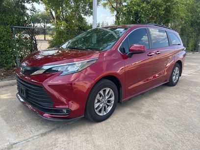 Used 2025 Toyota Sienna XLE