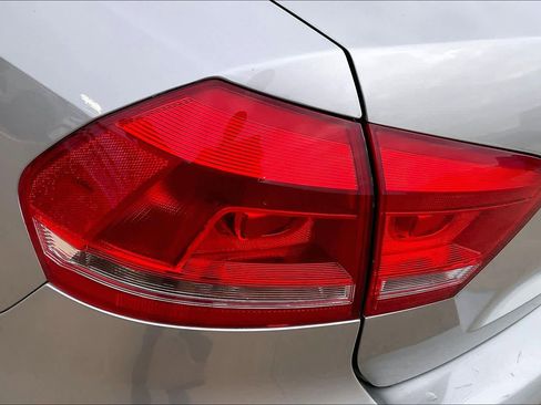 Used 2014 Volkswagen Passat 1.8T SEL Premium image 26