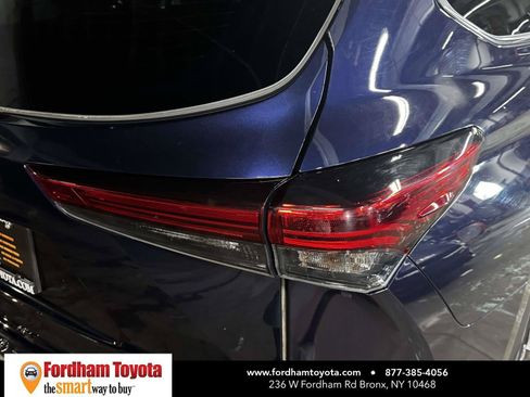 Used 2023 Toyota Highlander XLE AWD/4WD image 10