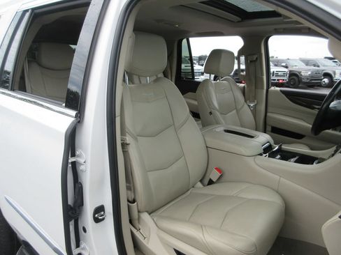Used 2018 Cadillac Escalade Luxury w/ LPO, Radiant Package AWD/4WD image 25