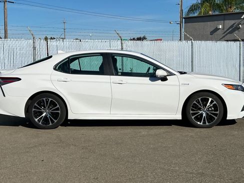 Used 2019 Toyota Camry SE w/ Audio Package FWD image 6