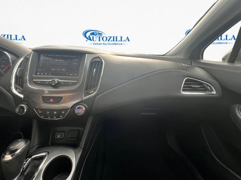 Used 2019 Chevrolet Cruze LT image 11