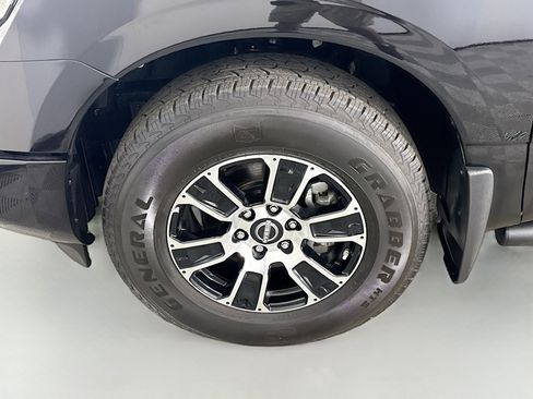 Used 2024 Nissan Titan SV w/ SV Convenience Package RWD image 38