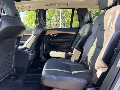 Used 2022 Volvo XC90 T6 Momentum w/ Climate Package AWD/4WD image 11