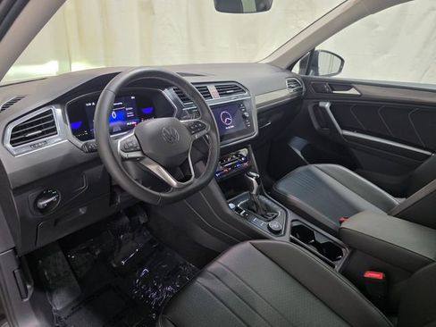 Certified 2023 Volkswagen Tiguan SE w/ Panoramic Sunroof Package image 24