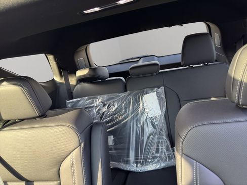 New 2026 Chevrolet Traverse LT w/ Sun and Wheel Package image 10