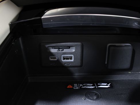 Used 2023 Buick Envision Avenir image 25