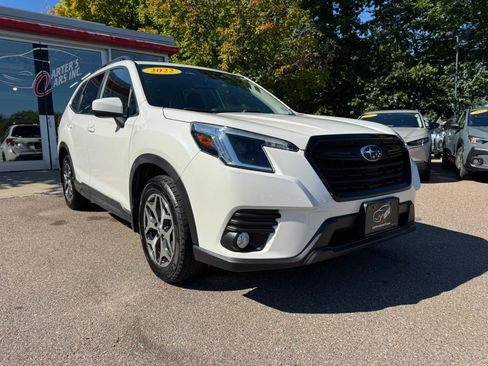 Used 2022 Subaru Forester Premium AWD/4WD image 2