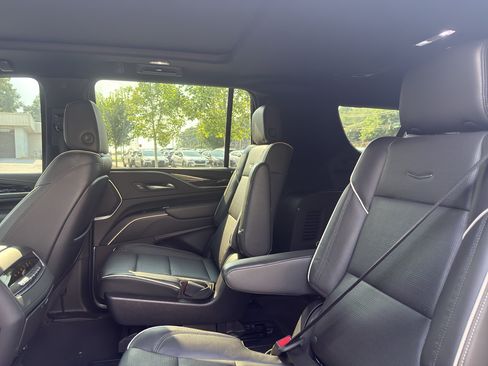 Used 2023 Cadillac Escalade ESV Sport w/ LPO, ONYX Package AWD/4WD image 6