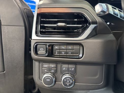 Used 2025 GMC Yukon XL Denali image 19