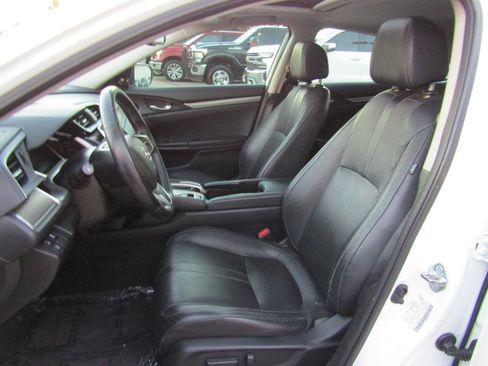 Used 2017 Honda Civic Touring image 9