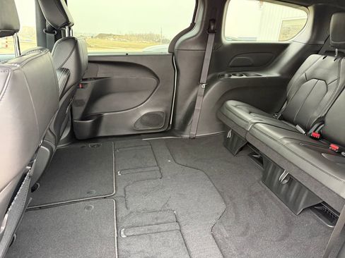 New 2026 Chrysler Pacifica Select w/ S Appearance Package image 16