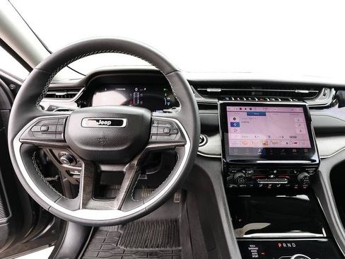 Used 2023 Jeep Grand Cherokee 4WD 4xe image 13