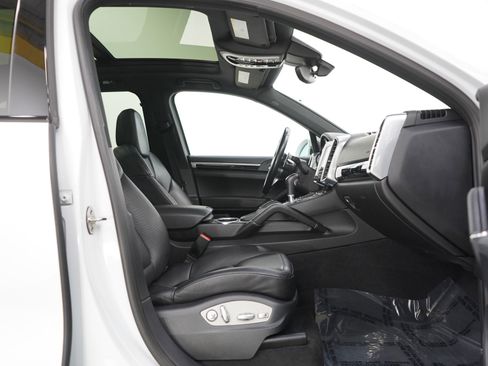 Used 2017 Porsche Cayenne Platinum Edition image 10