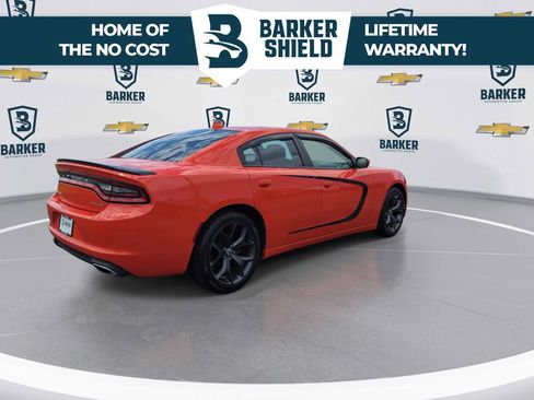 Used 2017 Dodge Charger SXT w/ Plus Group RWD image 8