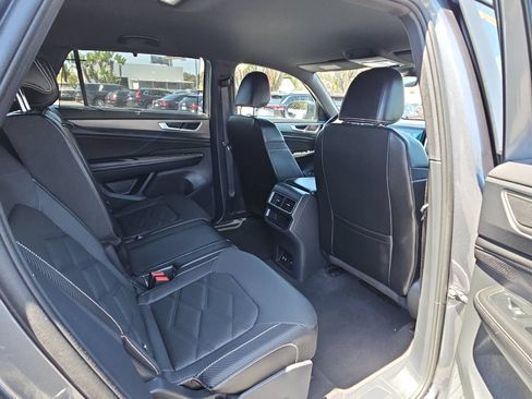 Certified 2024 Volkswagen Atlas Cross Sport SE AWD/4WD image 11