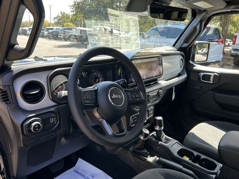 New 2025 Jeep Gladiator Sport image 16