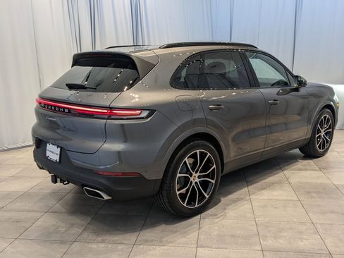 Certified 2025 Porsche Cayenne image 9