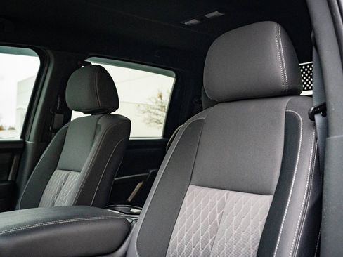 Used 2024 Nissan Titan SV w/ SV Bronze Edition Package image 20