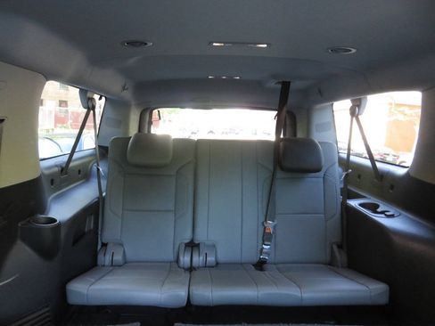 Used 2019 Chevrolet Suburban LT AWD/4WD image 27