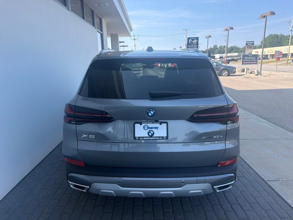 New 2026 BMW X5 xDrive50e w/ Climate Comfort Package AWD/4WD image 7