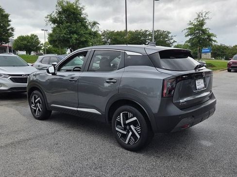 Used 2025 Nissan Kicks SV FWD image 4