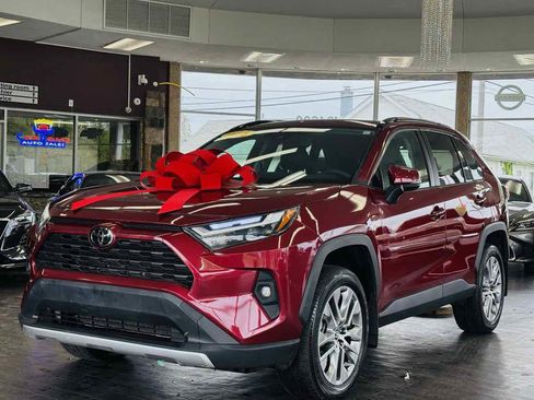Used 2022 Toyota RAV4 XLE Premium AWD/4WD image 2