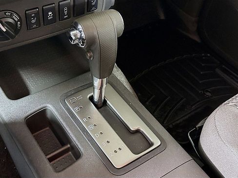 Used 2015 Nissan Frontier SV w/ SV Value Truck Package image 17