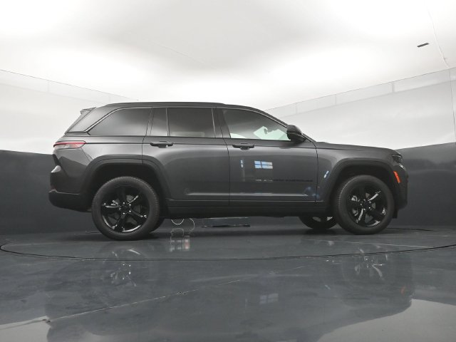 New 2026 Jeep Grand Cherokee Limited w/ Limited Altitude Package AWD/4WD image 24