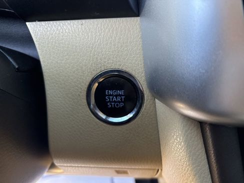 Used 2018 Toyota Highlander SE image 21