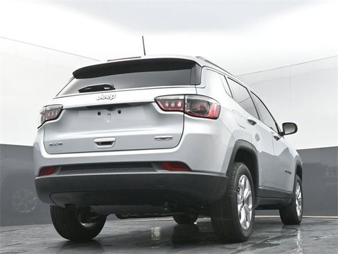 New 2026 Jeep Compass Latitude image 41