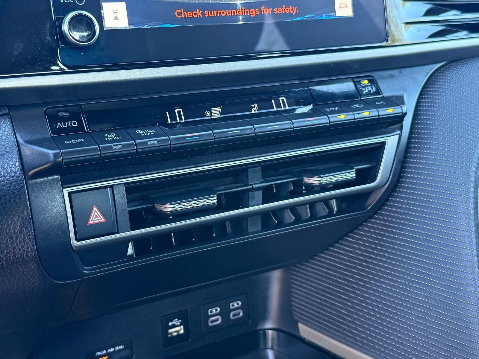 Used 2025 Toyota Camry SE FWD image 23