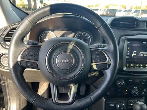 Used 2022 Jeep Renegade Latitude w/ Convenience Group image 9