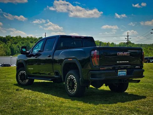 Used 2024 GMC Sierra 2500 AT4 w/ AT4 Preferred Package AWD/4WD image 8
