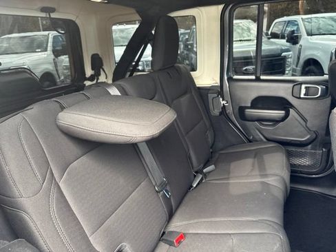 Used 2023 Jeep Wrangler Unlimited Sport AWD/4WD image 9
