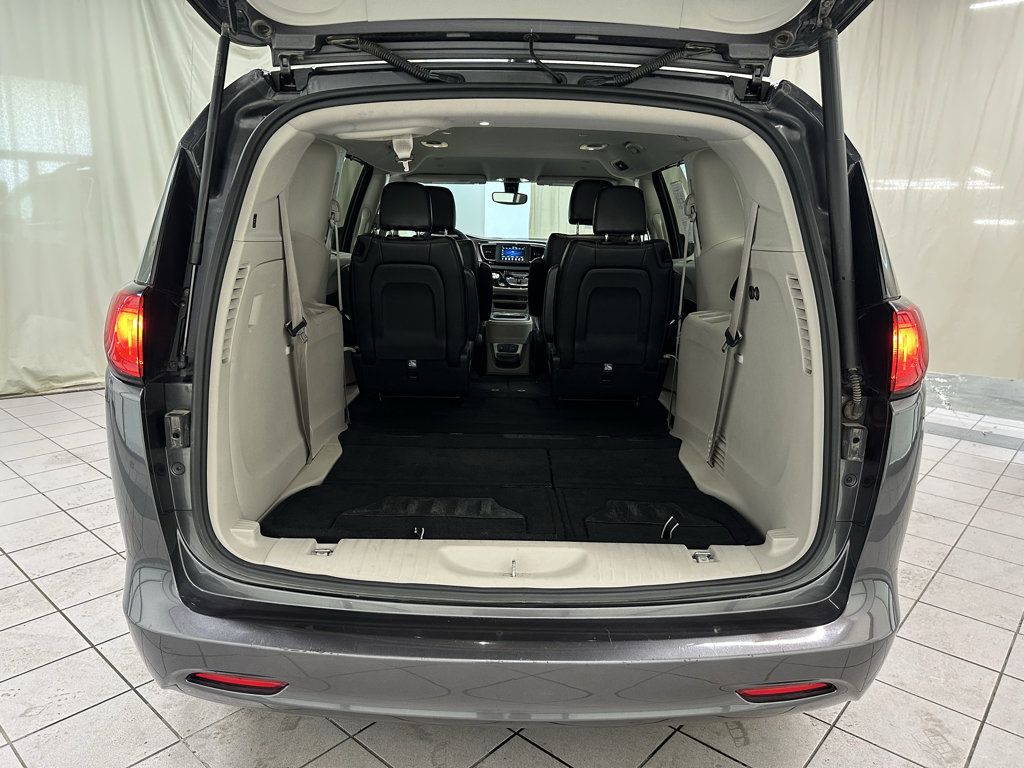 Used 2020 Chrysler Voyager Lxi FWD image 8