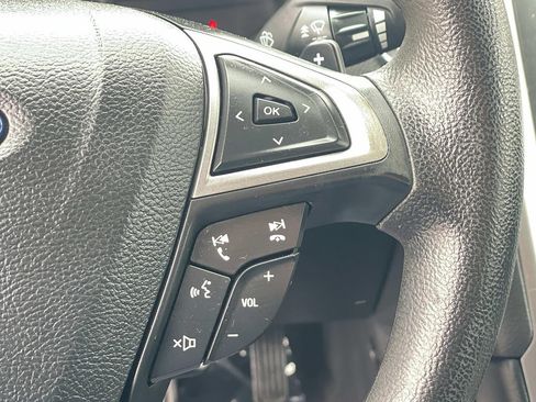 Used 2018 Ford Fusion SE w/ Fusion SE Technology Package FWD image 9