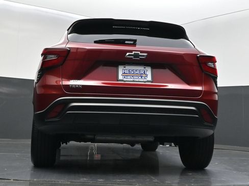 Used 2024 Chevrolet Trax LS FWD image 37
