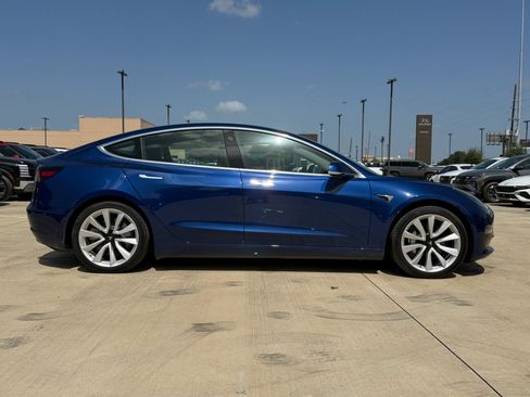 Used 2020 Tesla Model 3 Standard Range RWD image 8