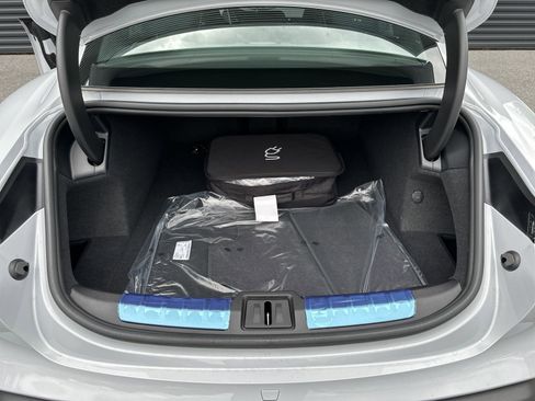 New 2025 Porsche Taycan image 24