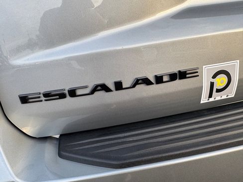 Used 2024 Cadillac Escalade V w/ LPO, ONYX Package image 14