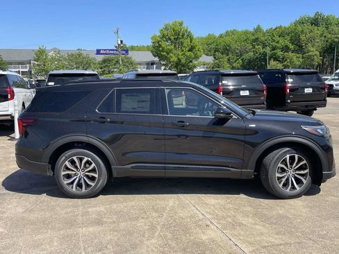 New 2026 Ford Explorer ST-Line RWD image 2