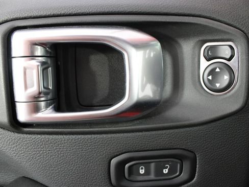 Used 2025 Jeep Wrangler Unlimited Sahara AWD/4WD image 14