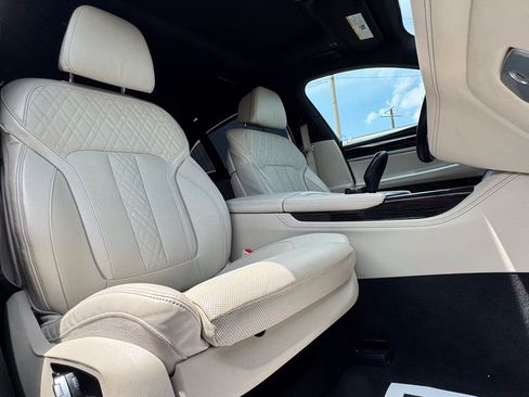 Used 2021 BMW 750i xDrive w/ Executive Package AWD/4WD image 34