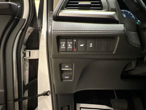 Used 2025 Honda Odyssey EX-L image 19